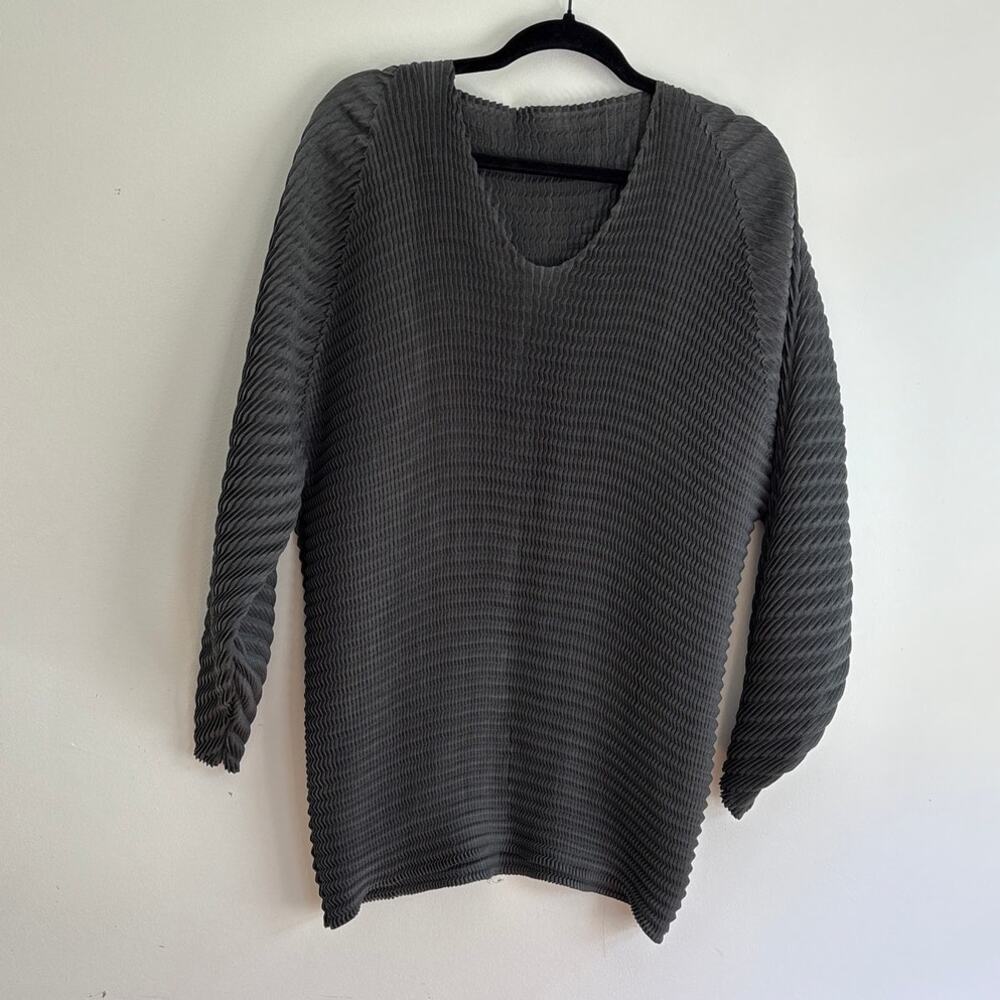 Issey Miyakee accordion Top Size 2us Made in Japan Pleated Textured Sweater Top